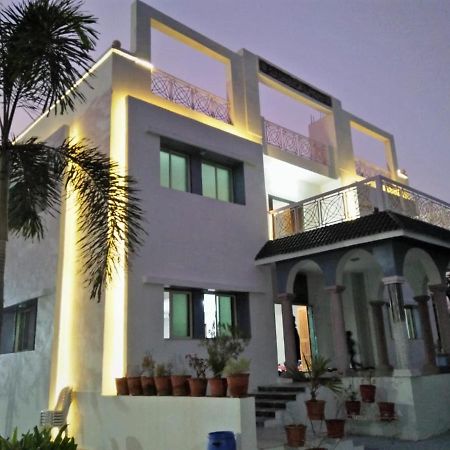 Royal Club & Resort Ахмедабад Екстериор снимка