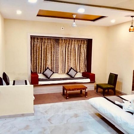 Royal Club & Resort Ахмедабад Екстериор снимка