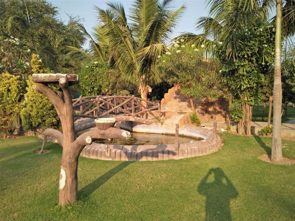 Royal Club & Resort Ахмедабад Екстериор снимка